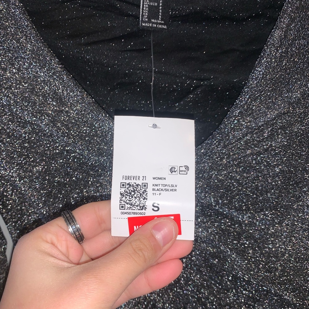 NWT Glitter Knit Drawstring Long Sleeve Crop Top - Forever 21 Silver, Size Small - Picture 2 of 3
